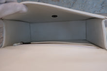 將圖片載入圖庫檢視器 CHANEL/シャネル ココマークショルダーバッグ キャビアスキン ホワイト ショルダーバッグ 700090065