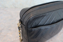 Load image into Gallery viewer, CHANEL CC mark fringe chain shoulder bag Lambskin Black/Gold hadware Shoulder bag 800060200