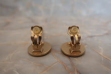 將圖片載入圖庫檢視器 CHANEL/シャネル ココマークラインストーンイヤリング 金メッキ ゴールド イヤリング 300120152