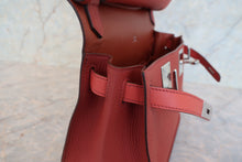 画像をギャラリービューアに読み込む, HERMES/エルメス ジプシエール28 トリヨンクレマンス/ヴォースイフト ルージュベネチアン □R刻印 ショルダーバッグ 800010010