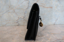 將圖片載入圖庫檢視器 CHANEL/シャネル ココマークチェーンウォレット キャビアスキン ブラック/ゴールド金具 ショルダーバッグ 700090052