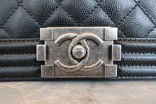 画像をギャラリービューアに読み込む, CHANEL/シャネル ボーイシャネルチェーンショルダーバッグ キャビアスキン ブラック/シルバー金具 ショルダーバッグ 800080038