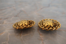 Load image into Gallery viewer, CHANEL Round earring Gold plate Gold Earring 700080092