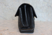 Load image into Gallery viewer, CHANEL Medium Matelasse Double Face shoulder bag Lambskin Black/Gold hadware Shoulder bag 800020109
