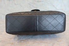 Load image into Gallery viewer, CHANEL Medium Matelasse Double Face shoulder bag Lambskin Black/Gold hadware Shoulder bag 800020109