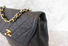 Load image into Gallery viewer, CHANEL Matelasse chain shoulder bag Lambskin Black/Gold hadware Shoulder bag 700060146
