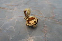 Load image into Gallery viewer, CHANEL CC mark earring Gold plate Gold Earring 700080093