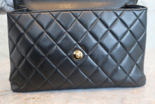 Load image into Gallery viewer, CHANEL Medium Matelasse Double Face shoulder bag Lambskin Black/Gold hadware Shoulder bag 800020109
