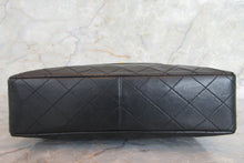 Load image into Gallery viewer, CHANEL Matelasse chain shoulder bag Lambskin Black/Gold hadware Shoulder bag 700060146