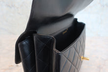 Load image into Gallery viewer, CHANEL Medium Matelasse Double Face shoulder bag Lambskin Black/Gold hadware Shoulder bag 800020109