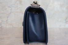 将图片加载到图库查看器,CHANEL/香奈儿 迷你 Leboy 链条包 羊皮 Navy/Silver hadware(藏蓝色/银色金属) 肩背包700120001