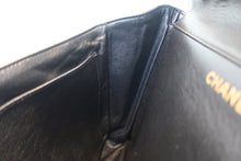 Load image into Gallery viewer, CHANEL Medium Matelasse Double Face shoulder bag Lambskin Black/Gold hadware Shoulder bag 800020109