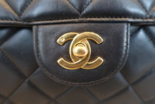 Load image into Gallery viewer, CHANEL Medium Matelasse Double Face shoulder bag Lambskin Black/Gold hadware Shoulder bag 800020109