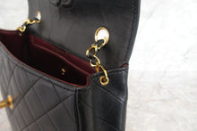 Load image into Gallery viewer, CHANEL Matelasse chain shoulder bag Lambskin Black/Gold hadware Shoulder bag 700060146