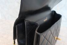 Load image into Gallery viewer, CHANEL Medium Matelasse Double Face shoulder bag Lambskin Black/Gold hadware Shoulder bag 800020109