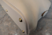 将图片加载到图库查看器,HERMES/BOLIDE 31 Clemence leather Craie A刻印 Shoulder bag 800030210