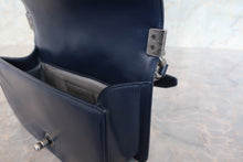 将图片加载到图库查看器,CHANEL/香奈儿 迷你 Leboy 链条包 羊皮 Navy/Silver hadware(藏蓝色/银色金属) 肩背包700120001