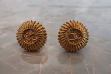 將圖片載入圖庫檢視器 CHANEL/シャネル ココマークラウンドイヤリング 金メッキ ゴールド イヤリング 500110054