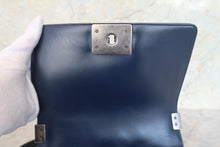 将图片加载到图库查看器,CHANEL/香奈儿 迷你 Leboy 链条包 羊皮 Navy/Silver hadware(藏蓝色/银色金属) 肩背包700120001