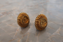 將圖片載入圖庫檢視器 CHANEL/シャネル ココマークラウンドイヤリング 金メッキ ゴールド イヤリング 500110054