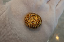 將圖片載入圖庫檢視器 CHANEL/シャネル ココマークラウンドイヤリング 金メッキ ゴールド イヤリング 500110054