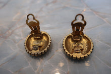 將圖片載入圖庫檢視器 CHANEL/シャネル ココマークラウンドイヤリング 金メッキ ゴールド イヤリング 500110054