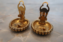 將圖片載入圖庫檢視器 CHANEL/シャネル ココマークラウンドイヤリング 金メッキ ゴールド イヤリング 500110054