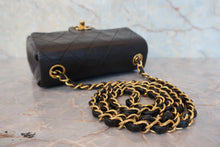 将图片加载到图库查看器,CHANEL/香奈儿 迷你CF 单盖包 链条包 羊皮 Black/Gold hardware(黑色/金色金属) 肩背包 800080224