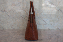 Load image into Gallery viewer, HERMES/BOLIDE 27 Ostrich lether Brown 〇Y Engraving Shoulder bag 800060121