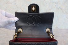 将图片加载到图库查看器,CHANEL/香奈儿 迷你CF 单盖包 链条包 羊皮 Black/Gold hardware(黑色/金色金属) 肩背包 800080224