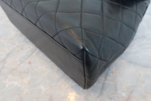 将图片加载到图库查看器,CHANEL/香奈儿 CF 梯形 手提包 荔枝皮 Black/Gold hadware(黑色/金色金属) 手提包 800030136