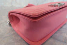 将图片加载到图库查看器,CHANEL/香奈儿 Leboy 链条包 羊皮 Pink/Silver hadware(粉色/银色金属) 肩背包 700120023