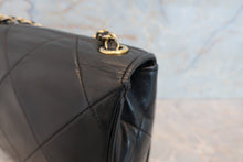 Load image into Gallery viewer, CHANEL Matelasse chain shoulder bag Lambskin Black/Gold hadware Shoulder bag 700040135