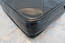 Load image into Gallery viewer, CHANEL Matelasse chain shoulder bag Lambskin Black/Gold hadware Shoulder bag 700040135