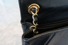 Load image into Gallery viewer, CHANEL Matelasse chain shoulder bag Lambskin Black/Gold hadware Shoulder bag 700040135