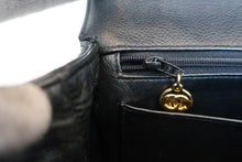 将图片加载到图库查看器,CHANEL/香奈儿 CF 梯形 手提包 荔枝皮 Black/Gold hadware(黑色/金色金属) 手提包 800030136