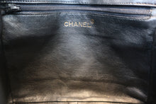 Load image into Gallery viewer, CHANEL Matelasse chain shoulder bag Lambskin Black/Gold hadware Shoulder bag 700040135
