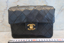 将图片加载到图库查看器,CHANEL/香奈儿 迷你CF 单盖 链条包 羊皮 Black/Gold hadware(黑色/金色金属) 肩背包 700100193