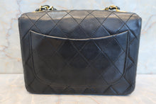将图片加载到图库查看器,CHANEL/香奈儿 迷你CF 单盖 链条包 羊皮 Black/Gold hadware(黑色/金色金属) 肩背包 700100193