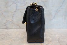 将图片加载到图库查看器,CHANEL/香奈儿 迷你CF 单盖 链条包 羊皮 Black/Gold hadware(黑色/金色金属) 肩背包 700100193