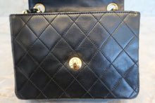 将图片加载到图库查看器,CHANEL/香奈儿 迷你CF 单盖 链条包 羊皮 Black/Gold hadware(黑色/金色金属) 肩背包 700100193