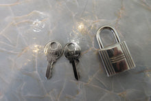 Load image into Gallery viewer, HERMES PICOTIN LOCK MM Clemence leather Craie C Engraving Hand bag 700030278