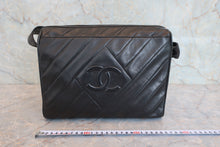 将图片加载到图库查看器,CHANEL/香奈儿 经典双C 流苏 链条包 羊皮 Black/Gold hadware(黑色/金色金属) 肩背包 800030201