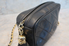 将图片加载到图库查看器,CHANEL/香奈儿 CF 流苏 链条 肩背包 羊皮 Black/Gold hadware(黑色/金色金属) 肩背包 700100184