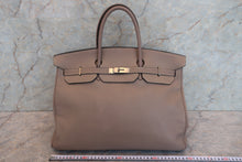 Load image into Gallery viewer, HERMES BIRKIN 40 Clemence leather Gris tourterelle/Matte silver hadware □E Engraving Hand bag 700030026
