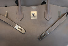 Load image into Gallery viewer, HERMES BIRKIN 40 Clemence leather Gris tourterelle/Matte silver hadware □E Engraving Hand bag 700030026