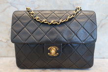 将图片加载到图库查看器,CHANEL/香奈儿 迷你CF 单盖 链条包 羊皮 Black/Gold hadware(黑色/金色金属) 肩背包 700100176