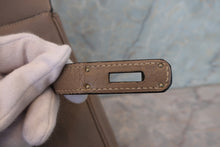Load image into Gallery viewer, HERMES BIRKIN 40 Clemence leather Gris tourterelle/Matte silver hadware □E Engraving Hand bag 700030026