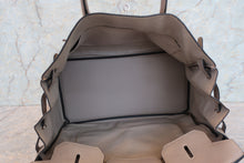 Load image into Gallery viewer, HERMES BIRKIN 40 Clemence leather Gris tourterelle/Matte silver hadware □E Engraving Hand bag 700030026