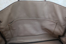 Load image into Gallery viewer, HERMES BIRKIN 40 Clemence leather Gris tourterelle/Matte silver hadware □E Engraving Hand bag 700030026